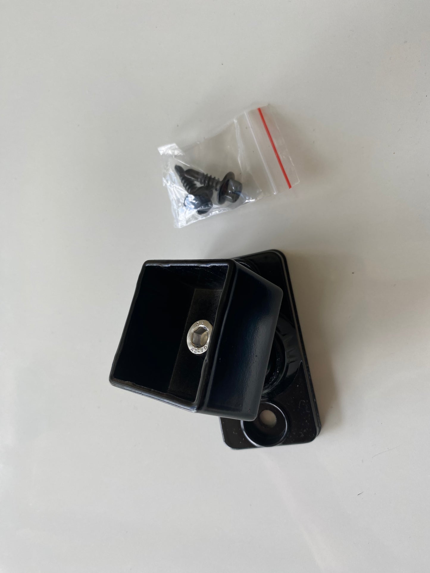Multi-angle connector 40mm Includes Screws