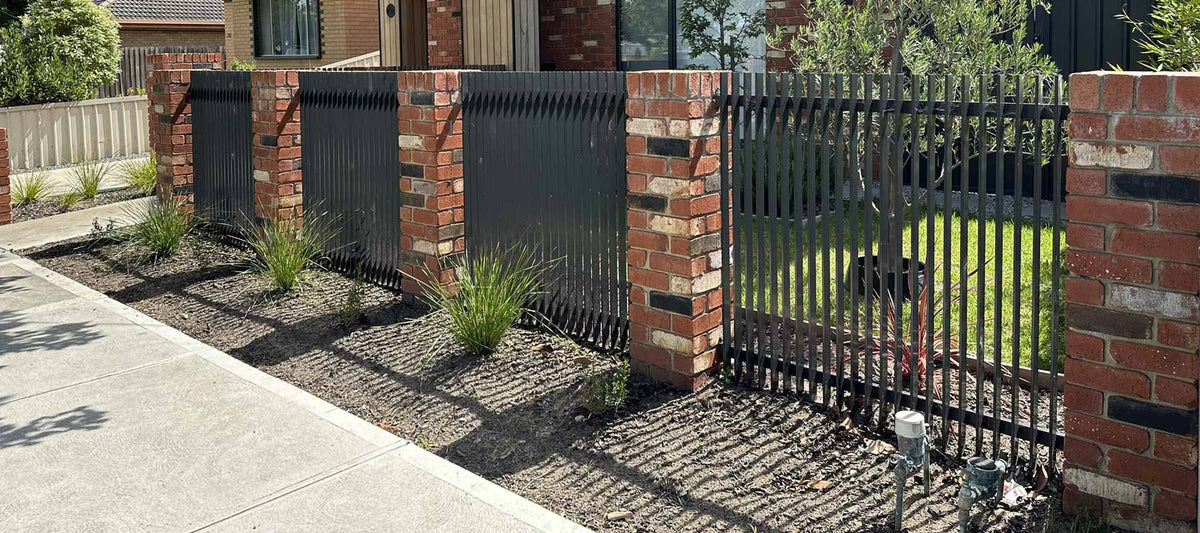 Blade Fencing – National Fencing Australia